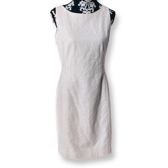 Ann Taylor Cream Textured Sleeveless Sheath Midi Dress size 10 knee length - Picture 2 of 7